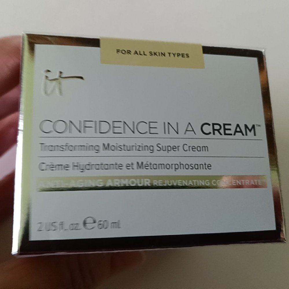 it Cosmetics. Confidence in a Cream - 60 ml/ 2 oz.